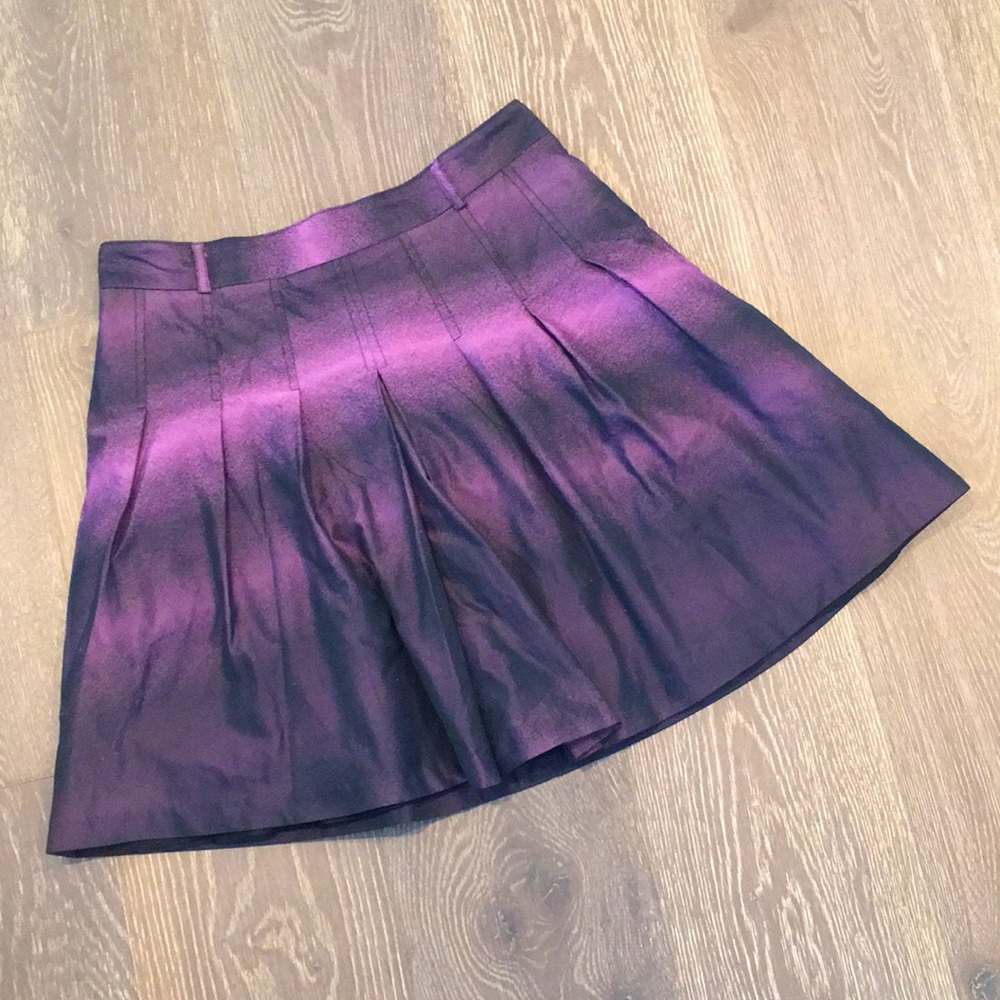 CONSPICUOUS knee length purple lined skirt. Size S.